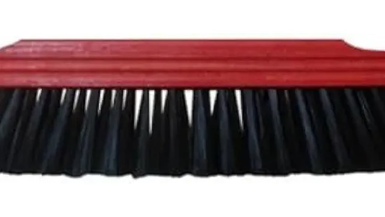 Qual Melhor Vassoura para Varrer Pelos? 7 Modelos Testados e Aprovados
